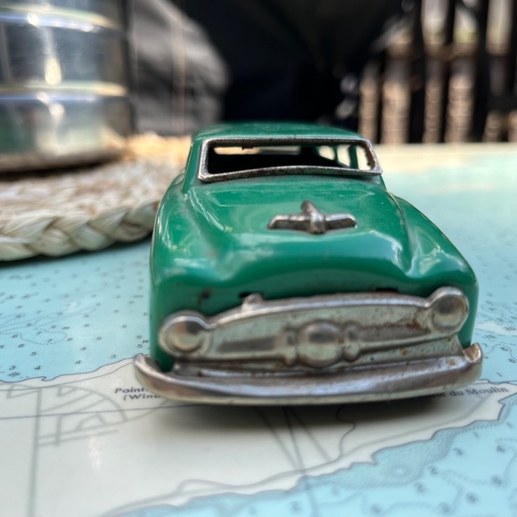 Vintage 50s Tin Green Oldsmobile Station Wagon Toy Car - Picture 2 of 6